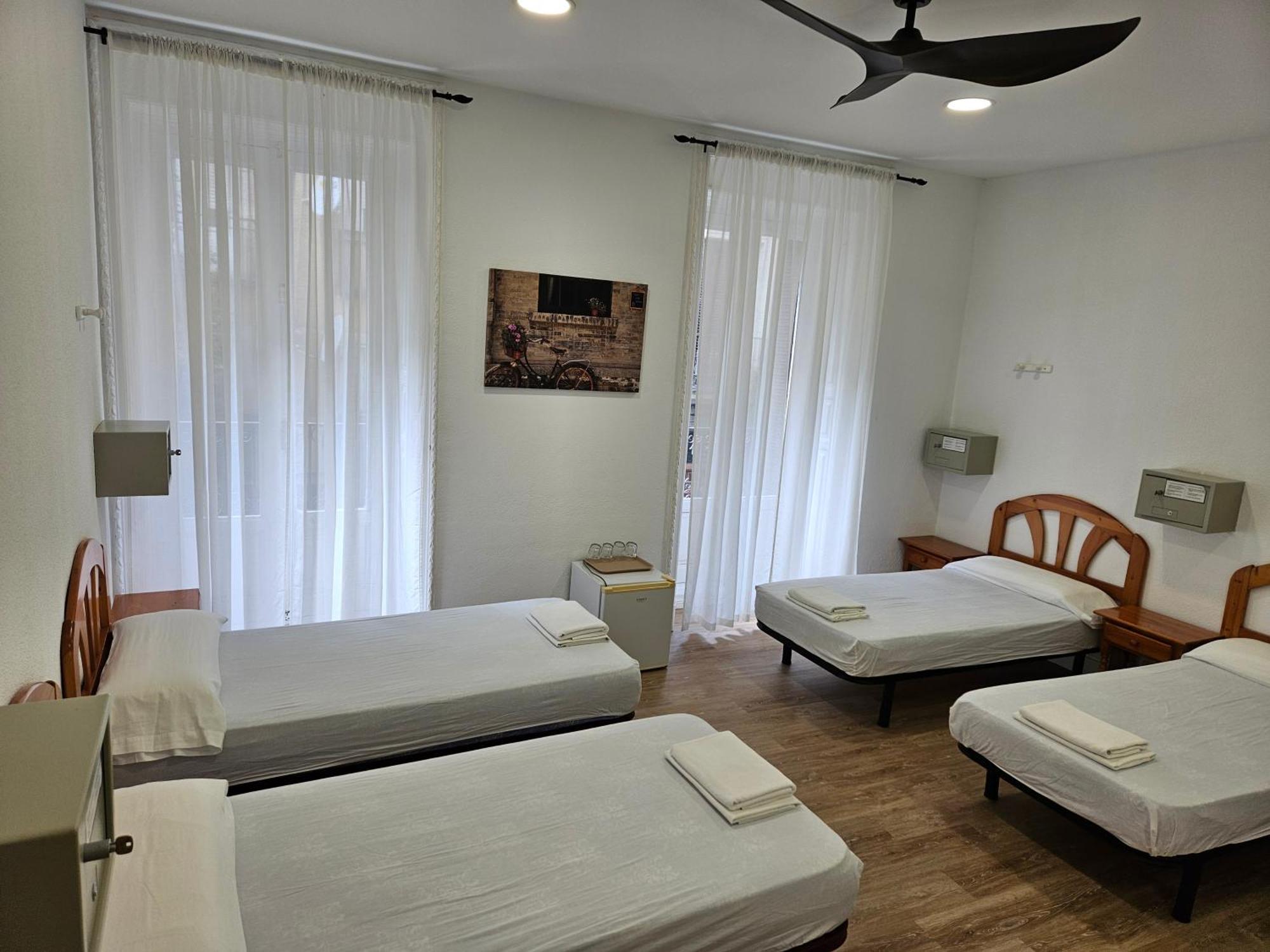 Hostal Miralva Madryt Zewnętrze zdjęcie