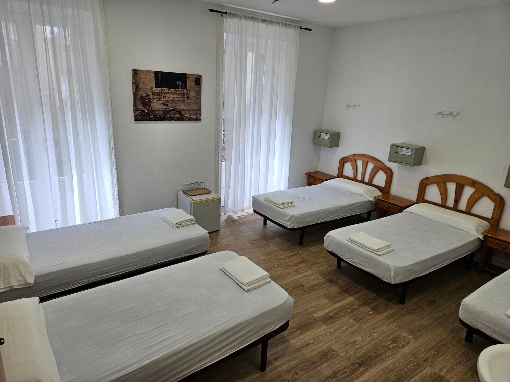 Hostal Miralva Madryt Zewnętrze zdjęcie