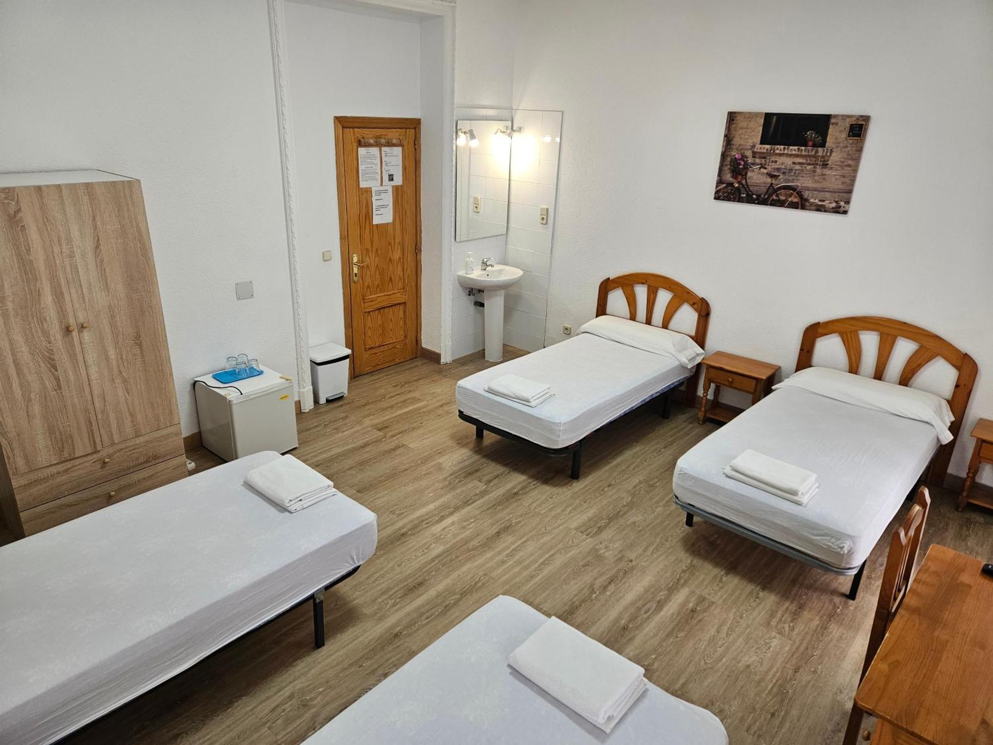 Hostal Miralva Madryt Zewnętrze zdjęcie