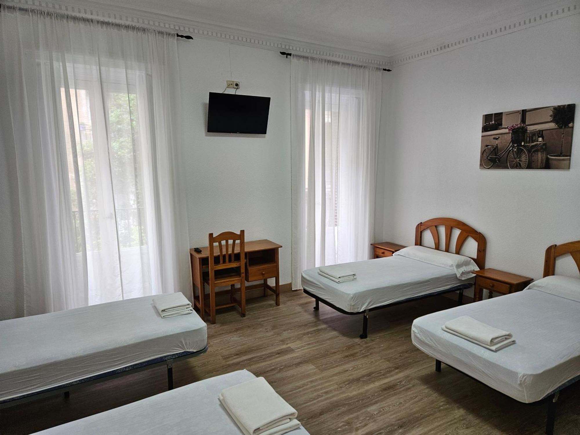 Hostal Miralva Madryt Zewnętrze zdjęcie